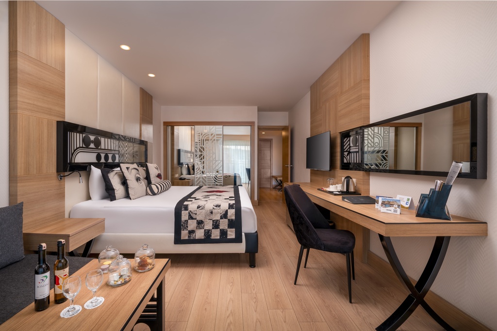 Family Room Sea Side View