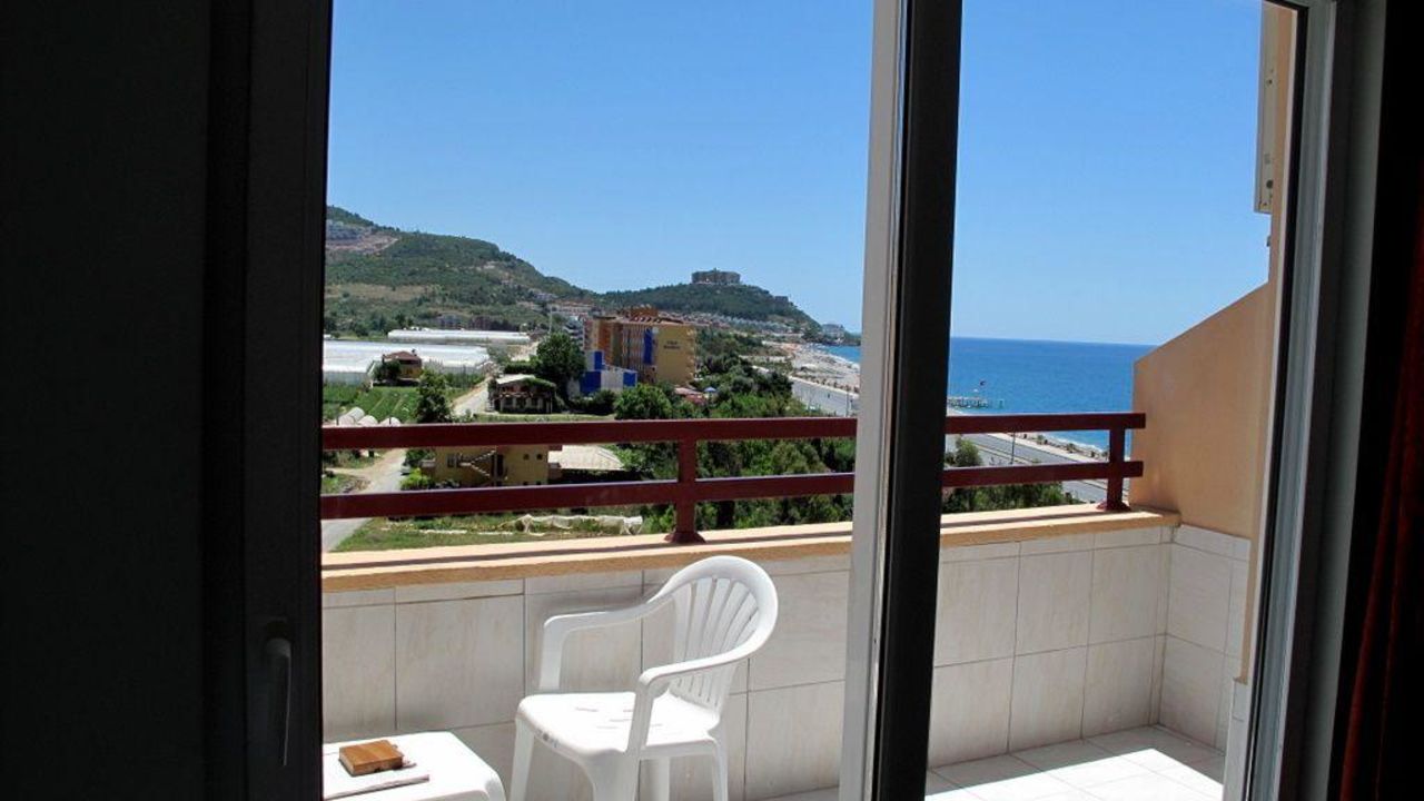 Family room Side sea view