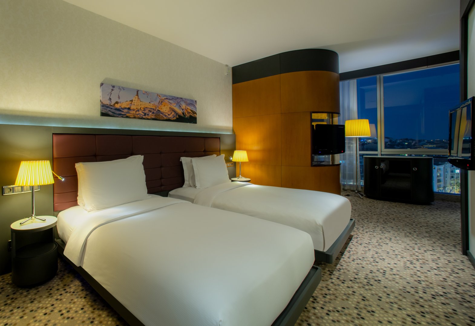 STANDARD ROOM WITH CITY VIEW