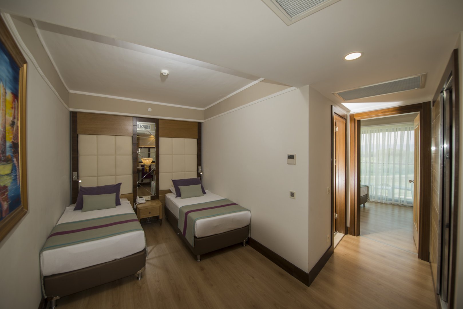 FAMILY ROOM 1 BATHROOM WITH BALCONY