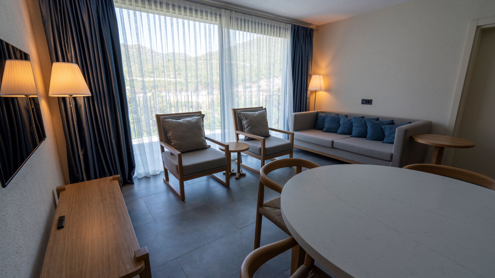 Deluxe Fam. Suit Lv.