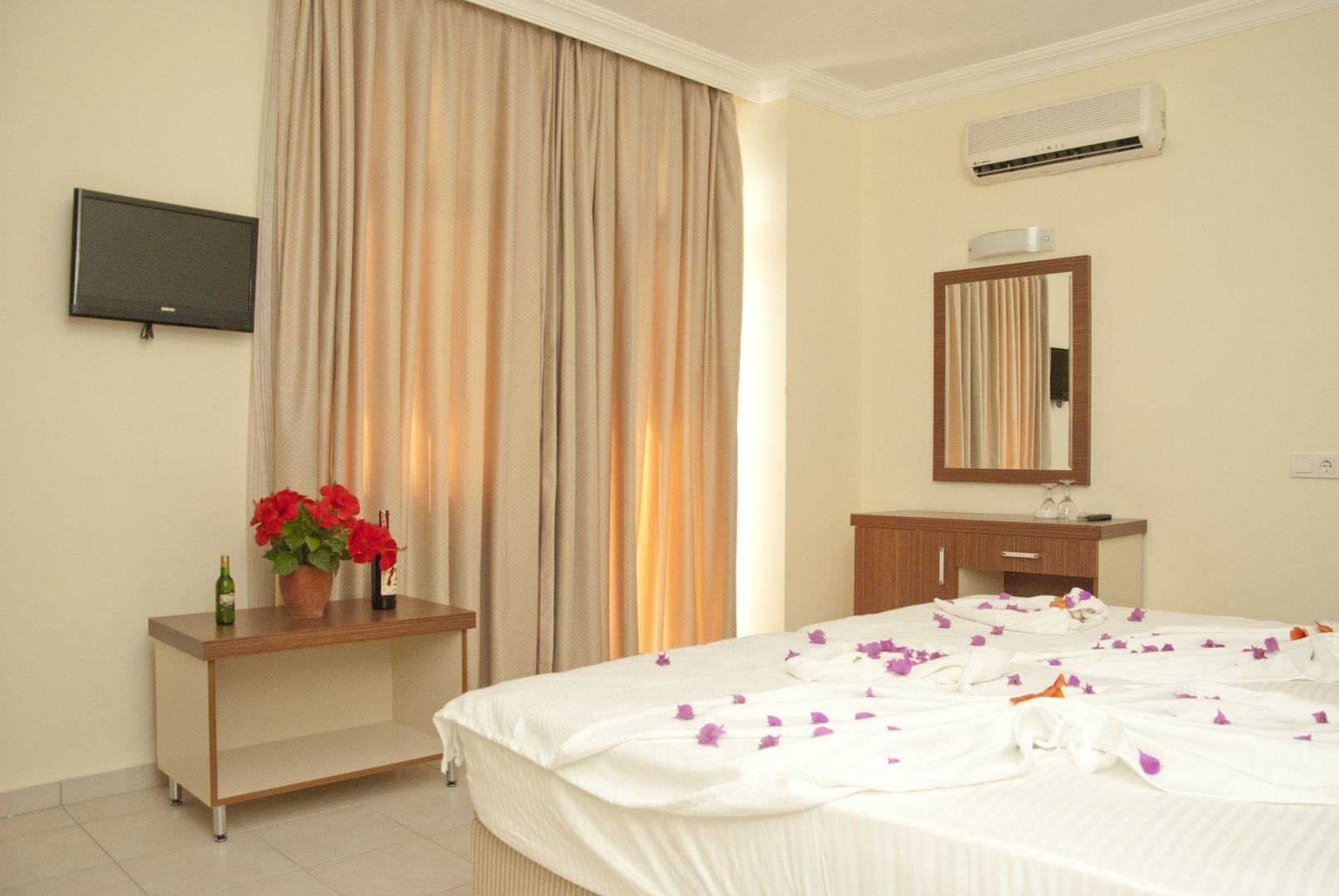 SINGLE STANDART ROOM WITH BALCONY