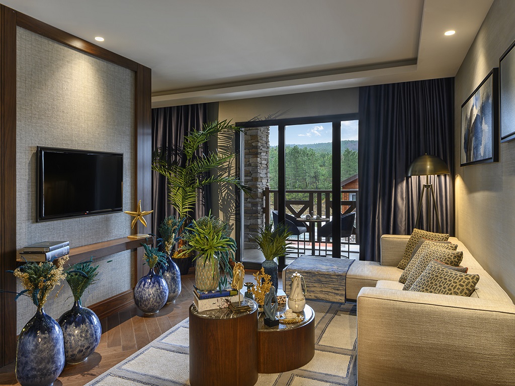 Comfort Suit, Gölet ve Orman Manzaralı