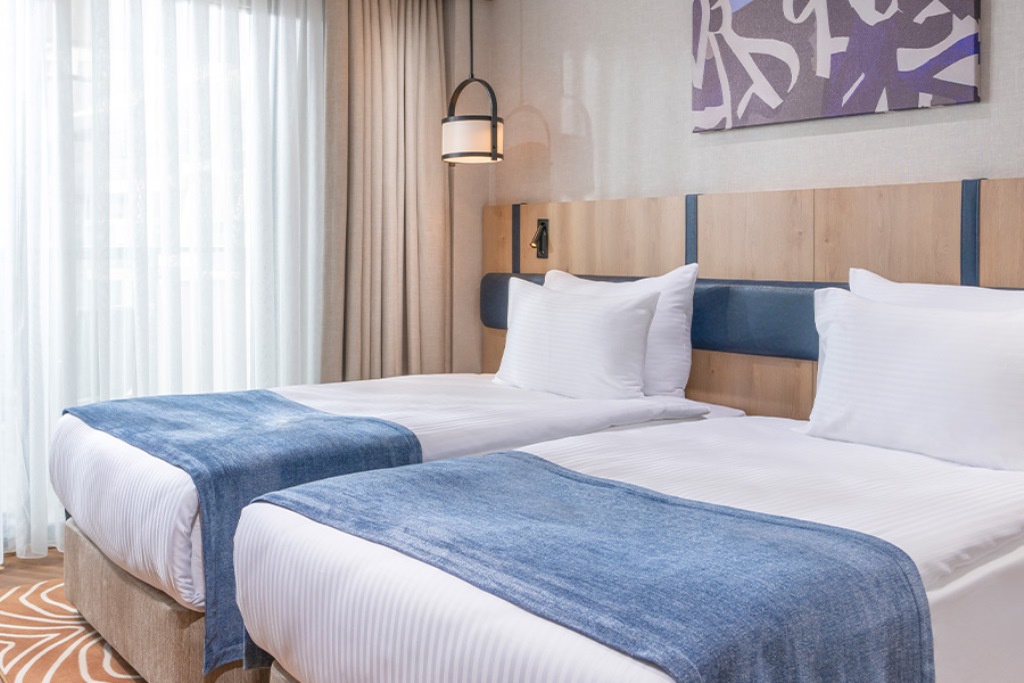 FAMILY ROOM 2BEDROOMS