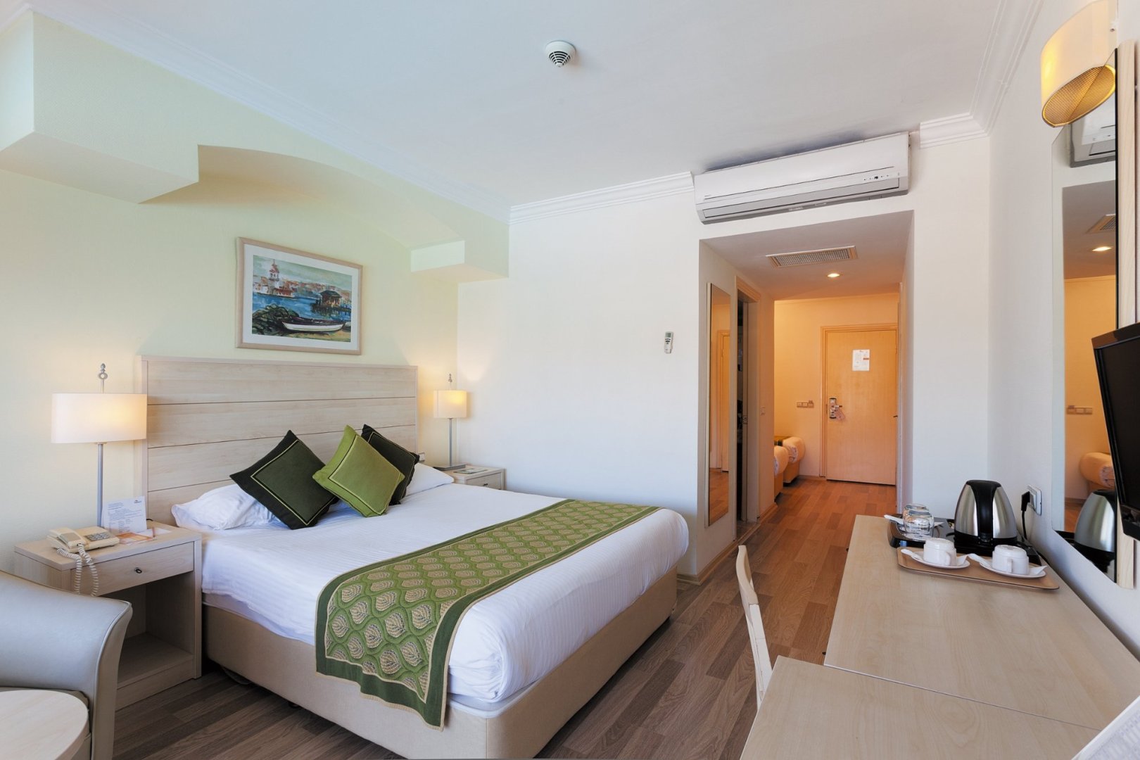 FAMİLY ROOM LAND VIEW