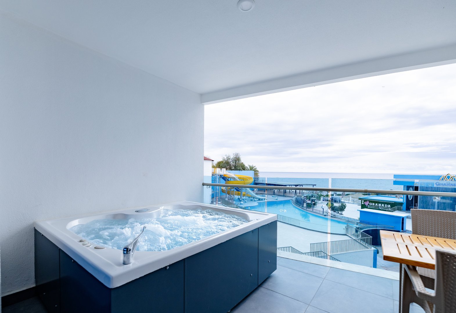 JACUZZI DELUXE SUITE -SEA VIEW
