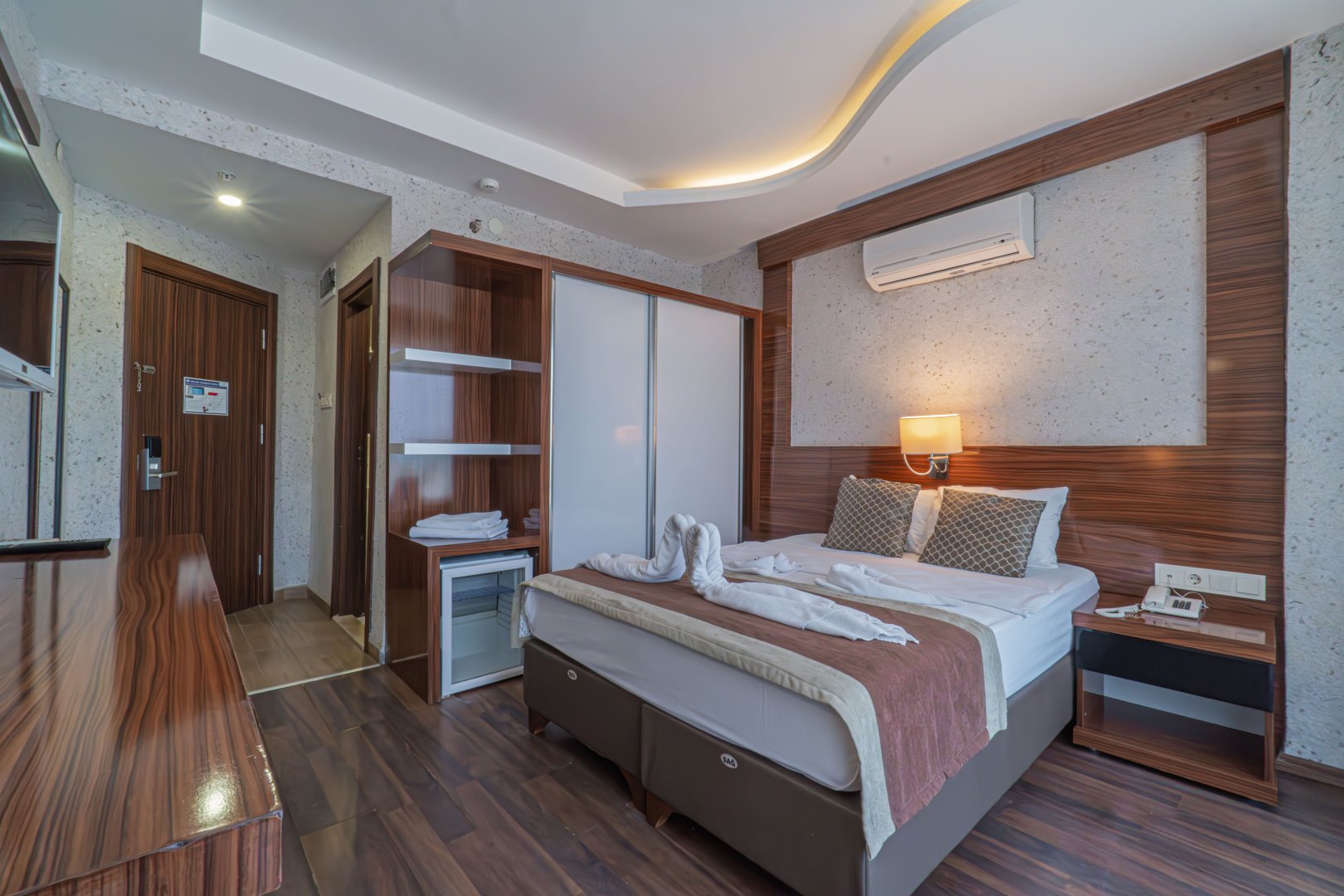 STANDARD ROOM LAND VIEW 