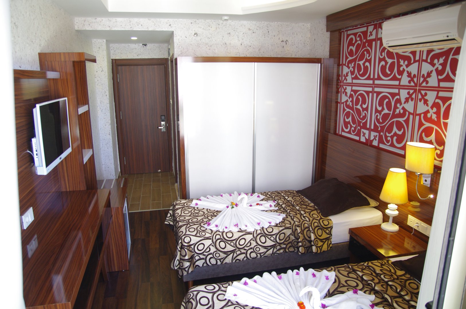 KISMİ DENİZ MANZARALI