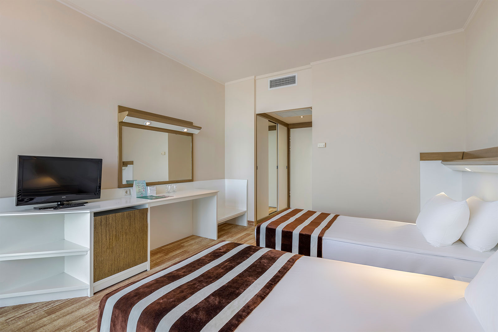 Standard Room Land View