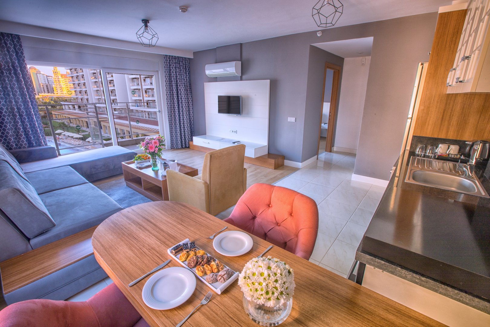 DELUXE SUPERIOR SUITE