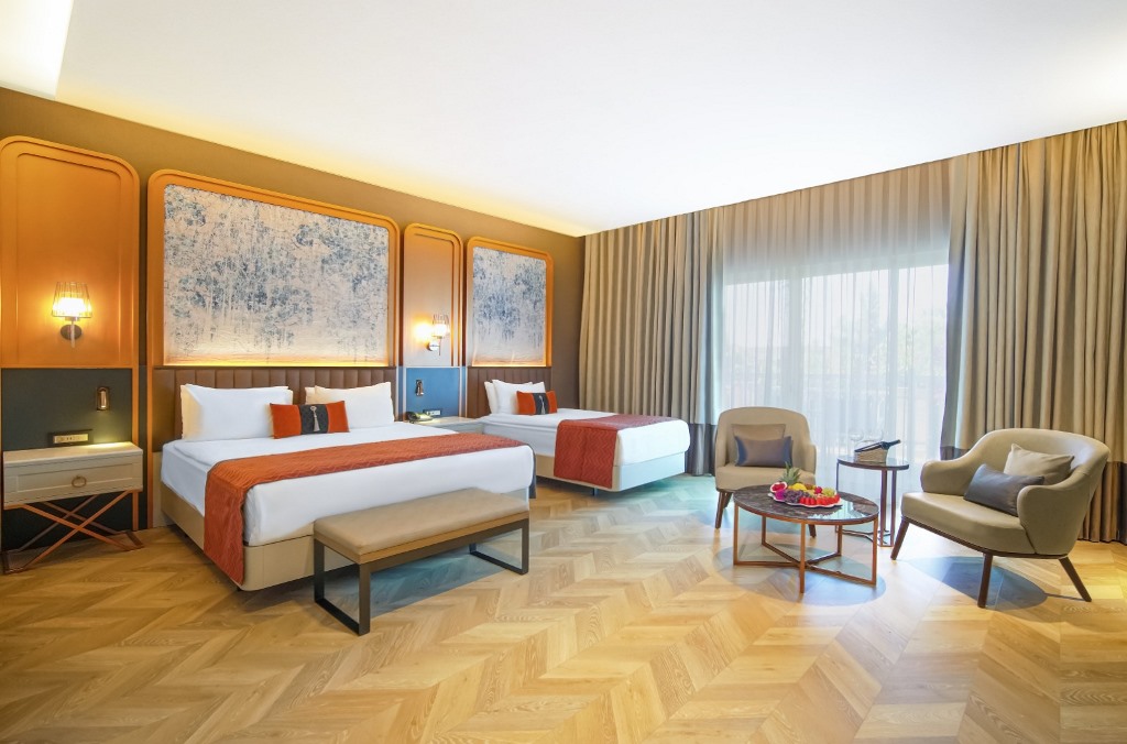 Deluxe Superior Plus Family Room 