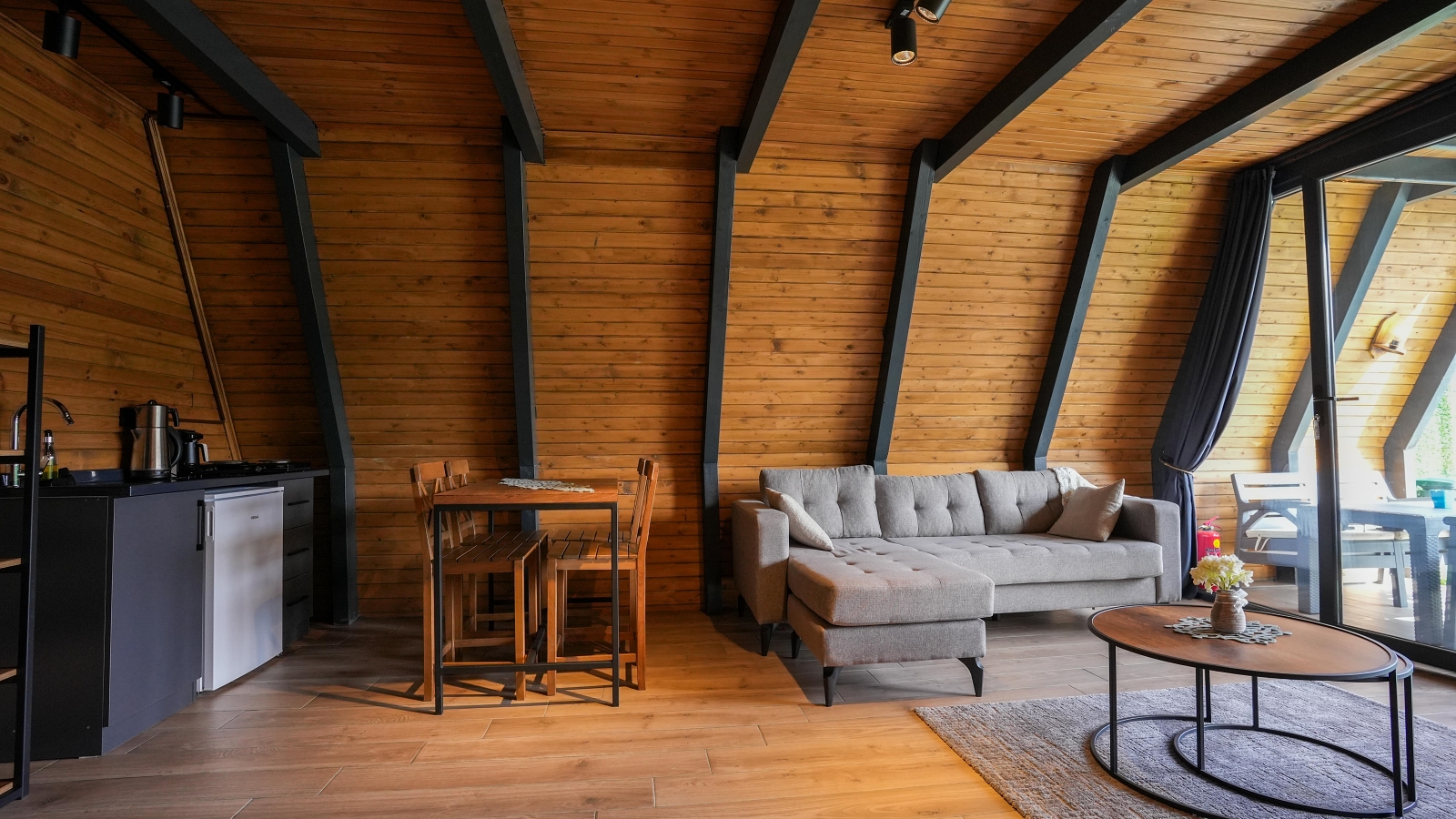 Bungalow 2+1 Oda, Dağ Manzaralı, Isıtmalı Özel Havuzlu