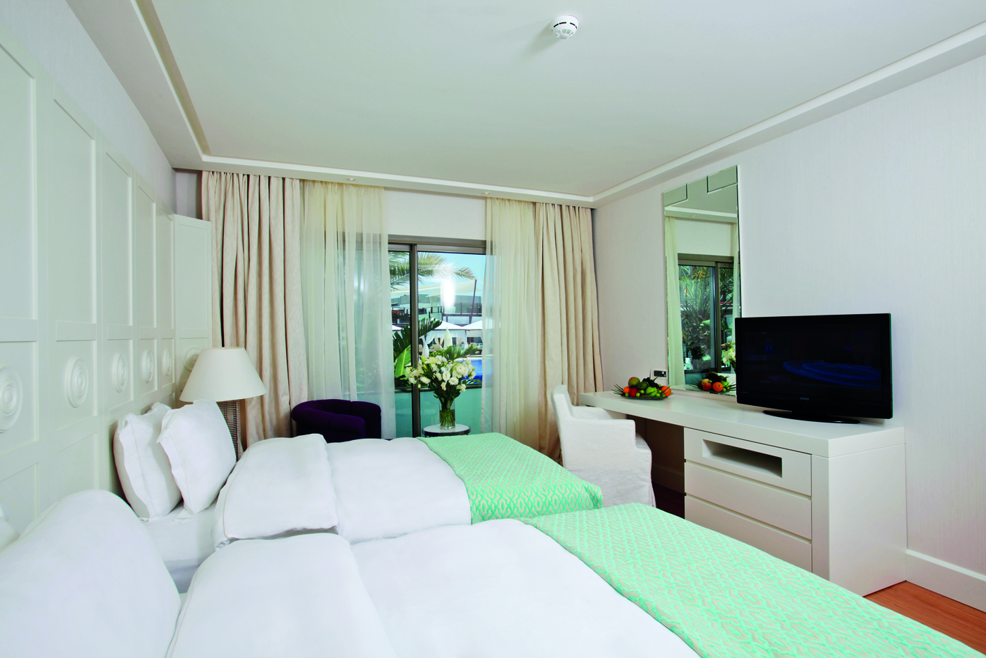 DELUXE ROOM GARDEN VIEW