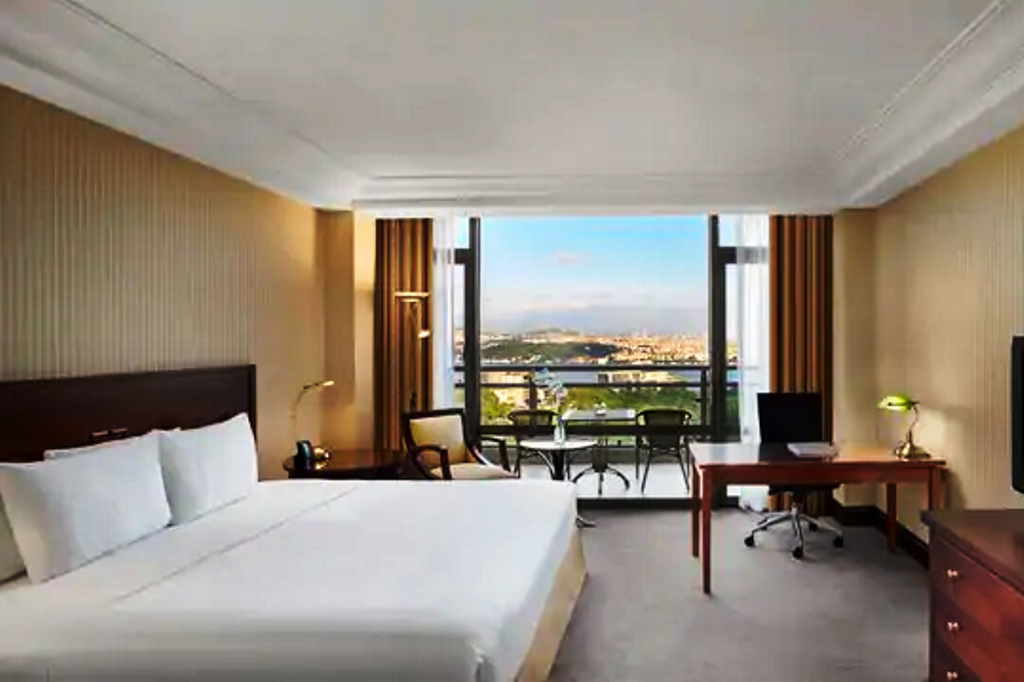 GUEST ROOM WITH CITY VIEW