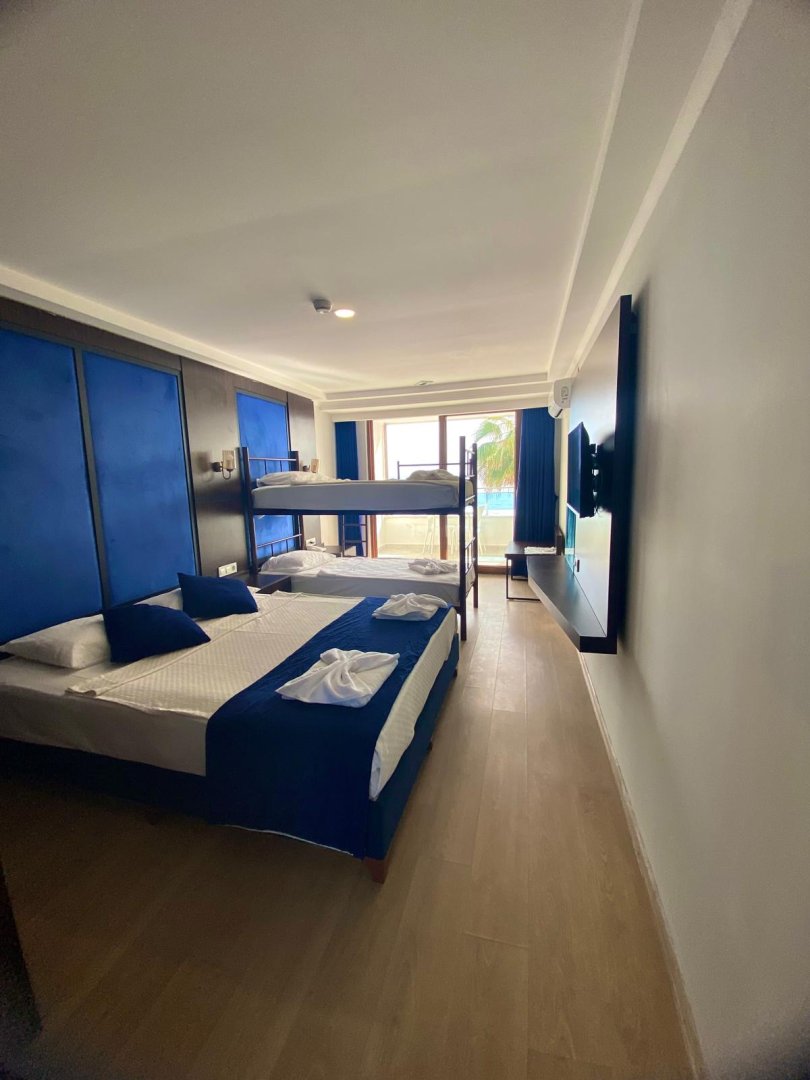 RANZALI DENİZ MANZARALI ODA