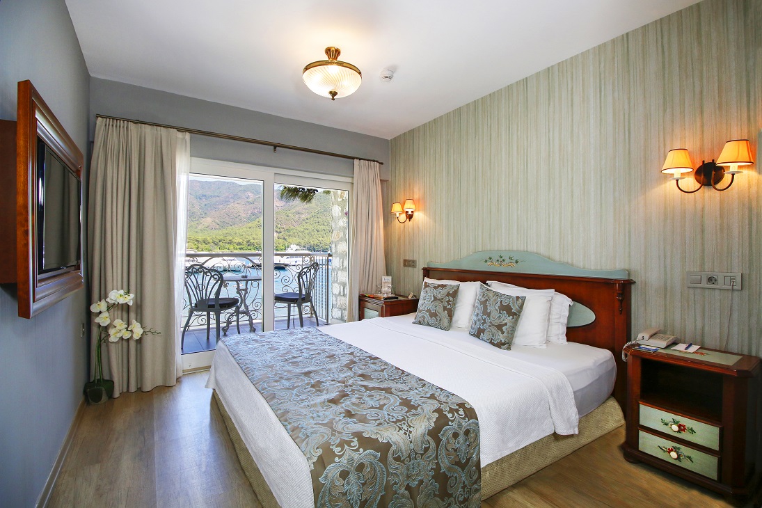 Deniz Manzarali Deluxe Suit