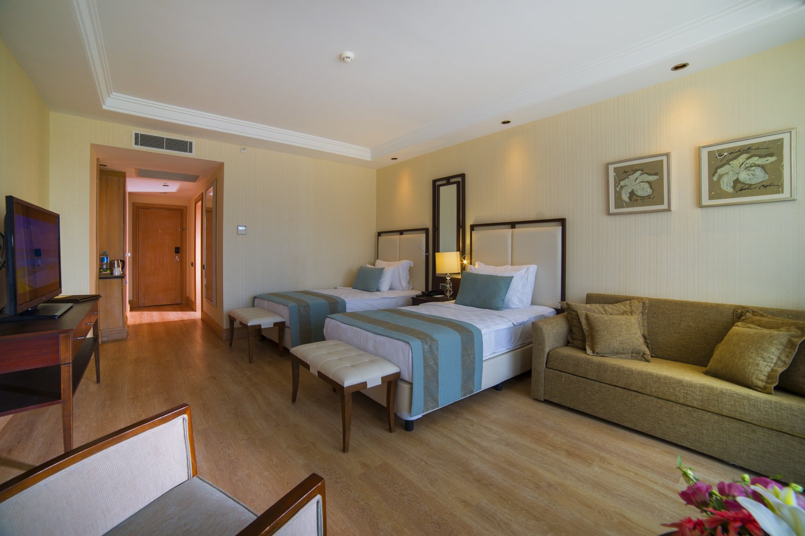 DELUXE LAND VIEW CHILDFRIENDLY