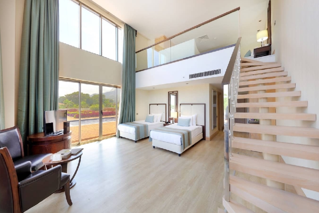 PLATINUM DUBLEX SUITE WITH POOL