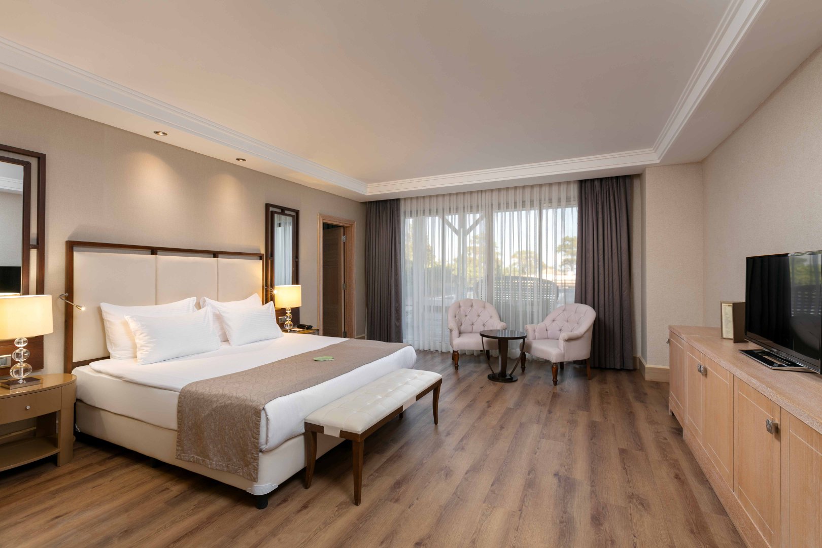 PLATINIUM DUBLEX EXECUTIVE WITH POOL