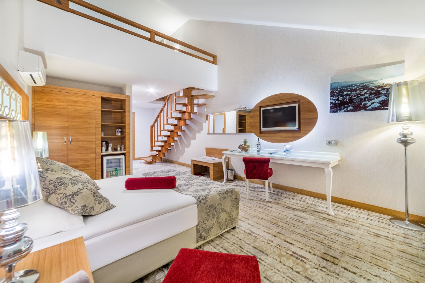 THEODORA BUILDING FAMILY ROOM 2 BEDROOMS