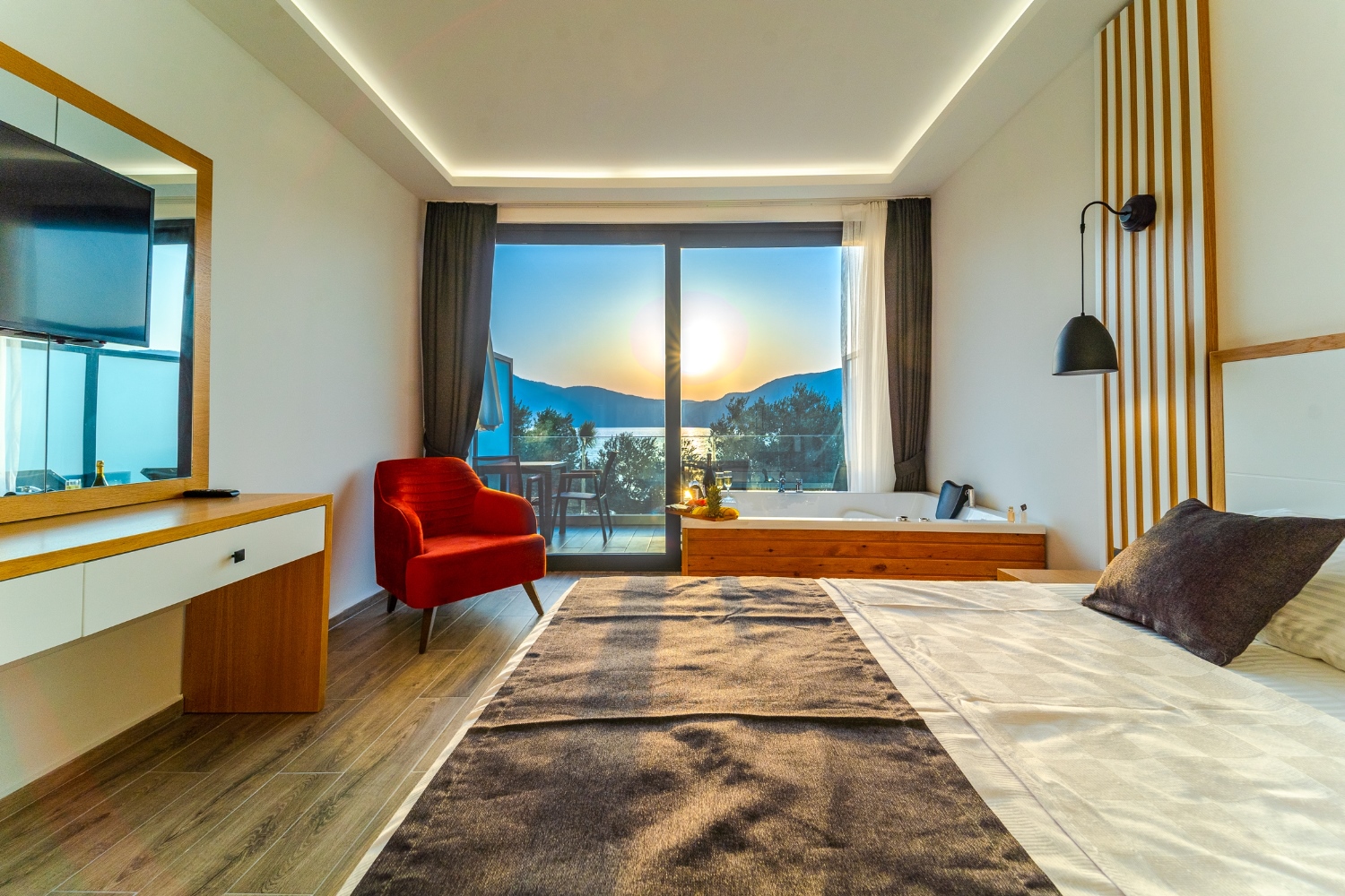 deluxe spacious sea view jacuzzi