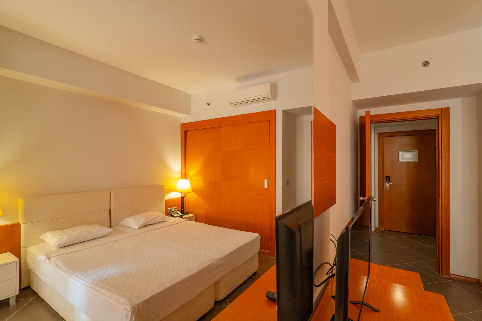 STANDART YANDAN DENIZ MANZARALI ODA