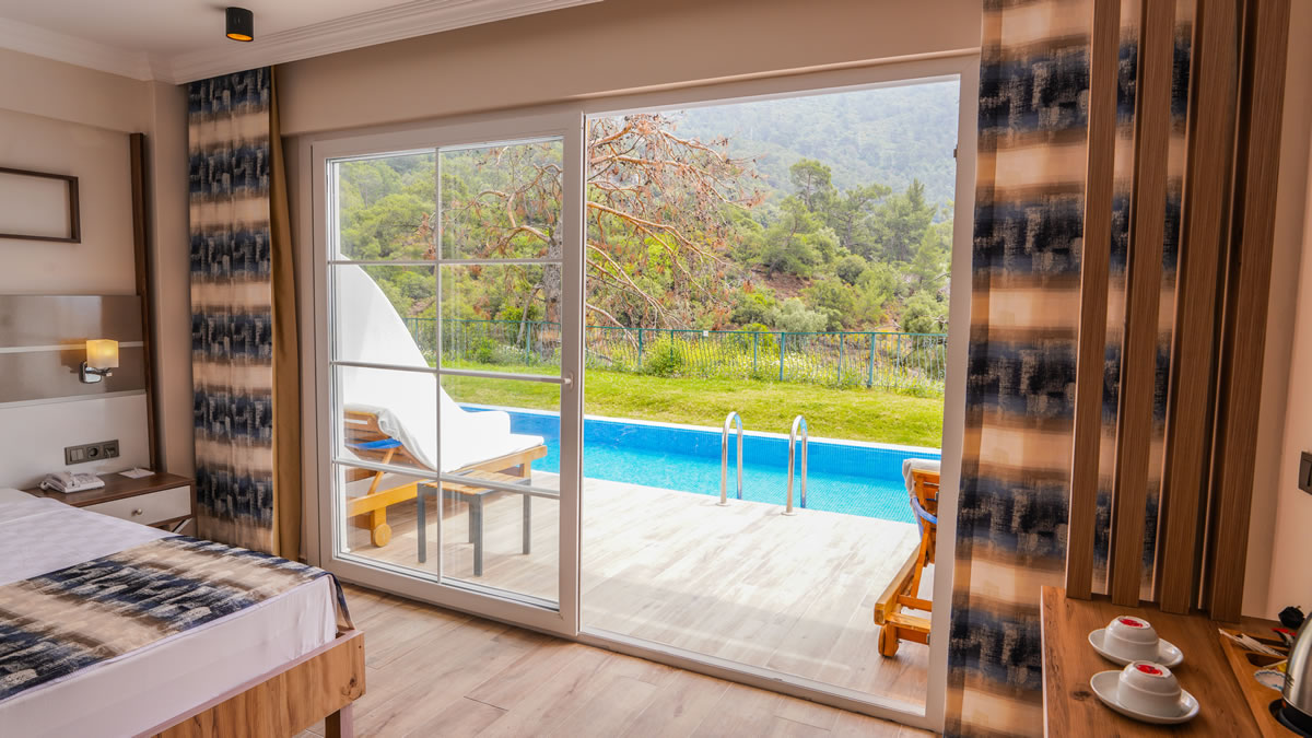 SWIM UP SEA VIEW ROOM