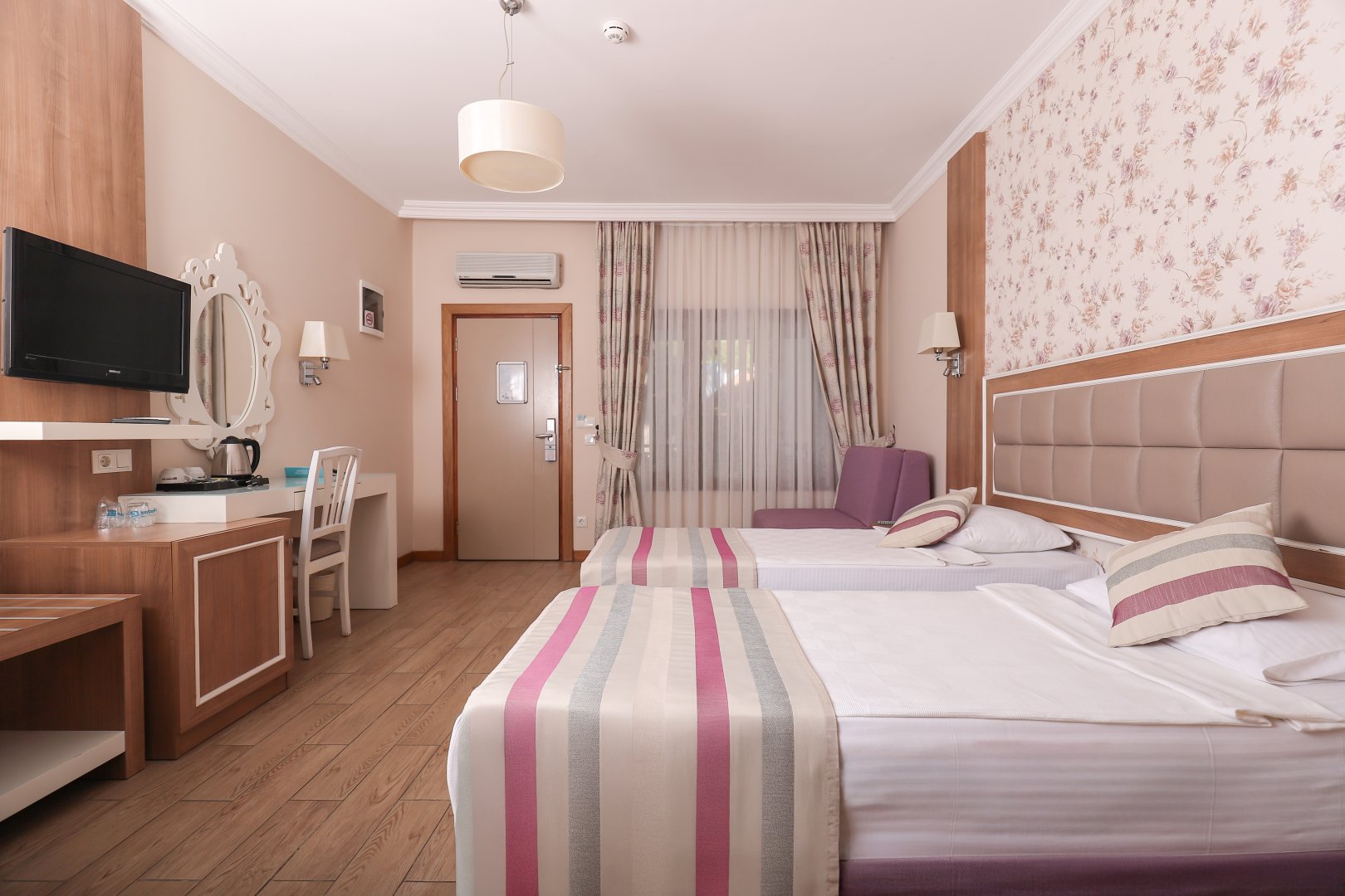 GARDEN ROOM WITH TERRACE 