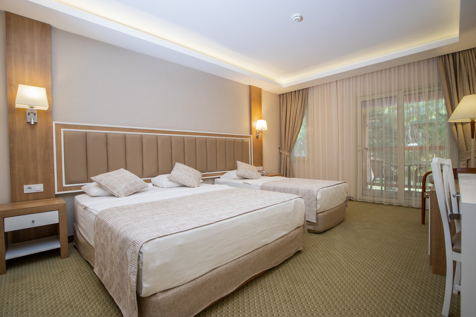 SUPERIOR ROOM WITH BALCONY 2+2