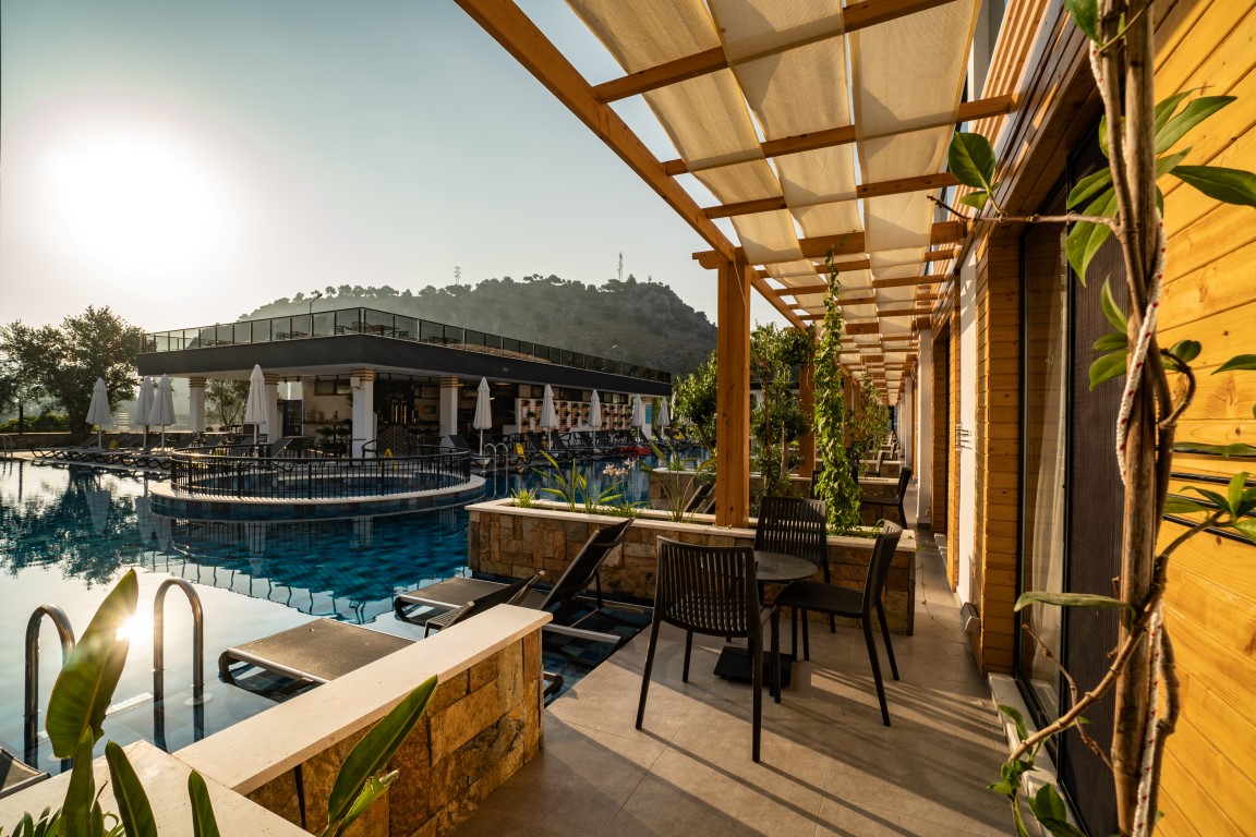 Deluxe Family Swim up Room