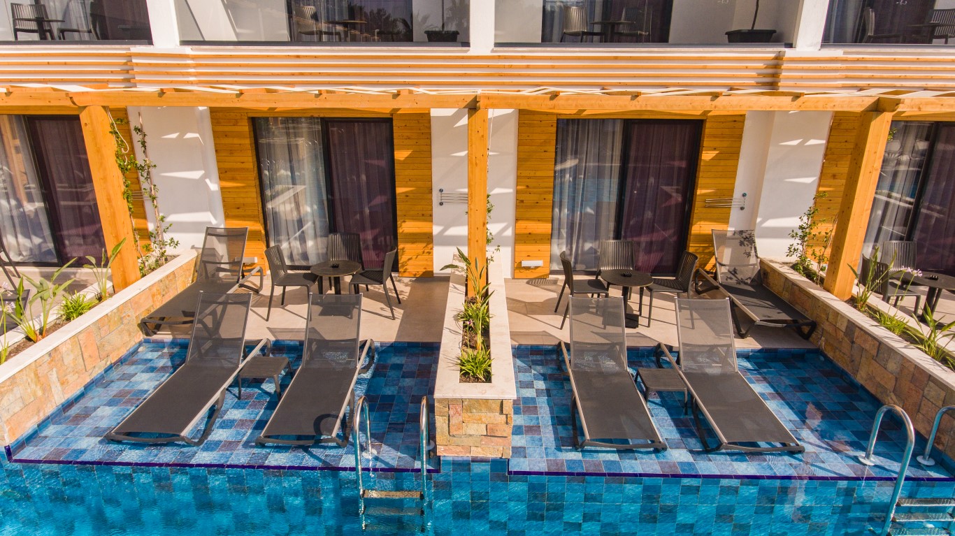 DELUXE SWIM UP FAMILY ROOM WITH BUNK BED