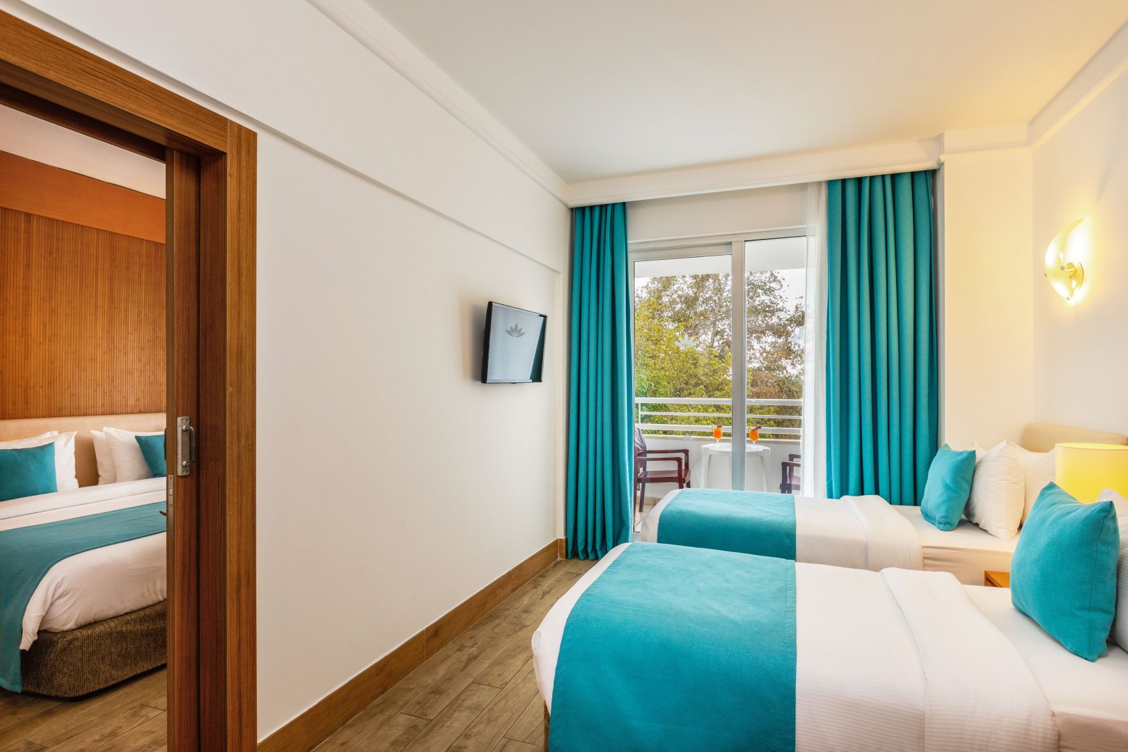 SUPERIOR FAMILY ROOM 