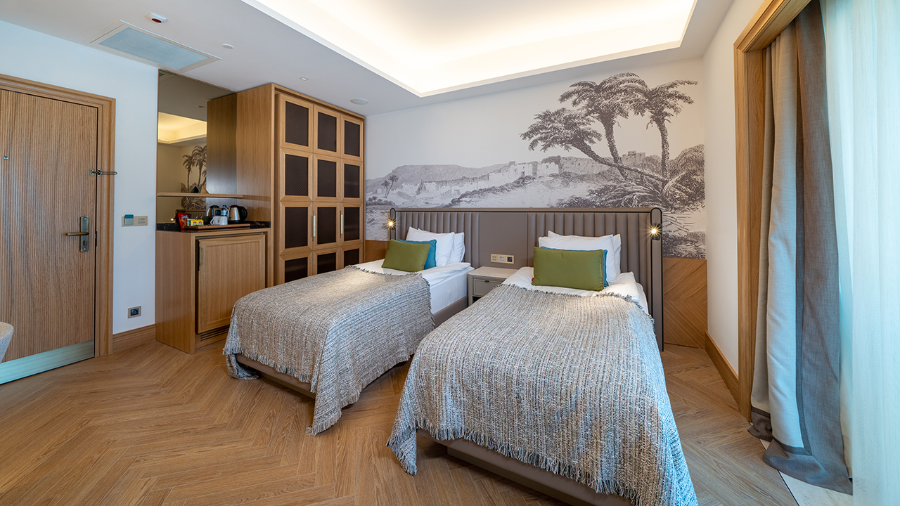 FAMILY ROOM POOL ACCESS VIA STAIRS