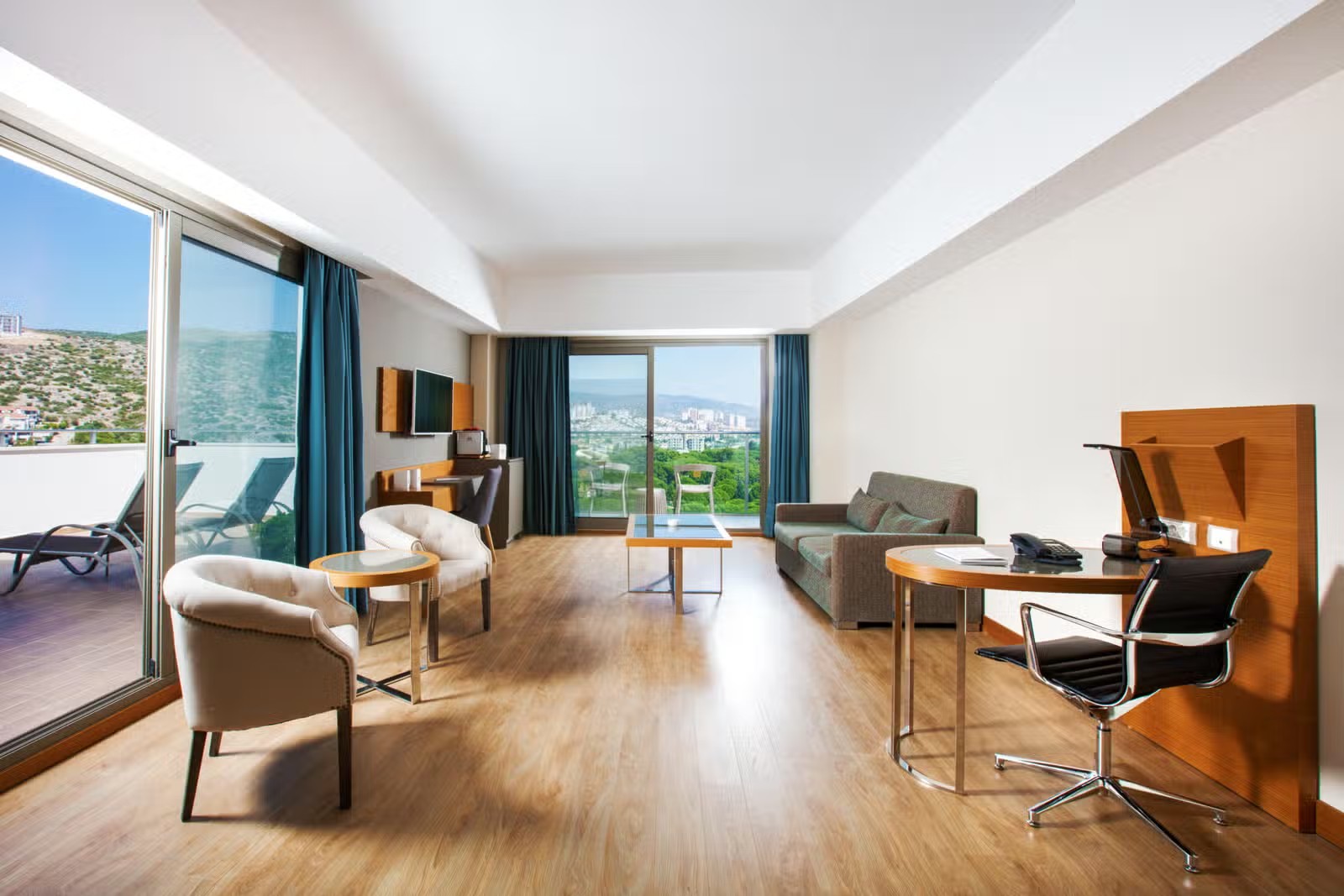 CORNER SUITE SIDE SEA VIEW