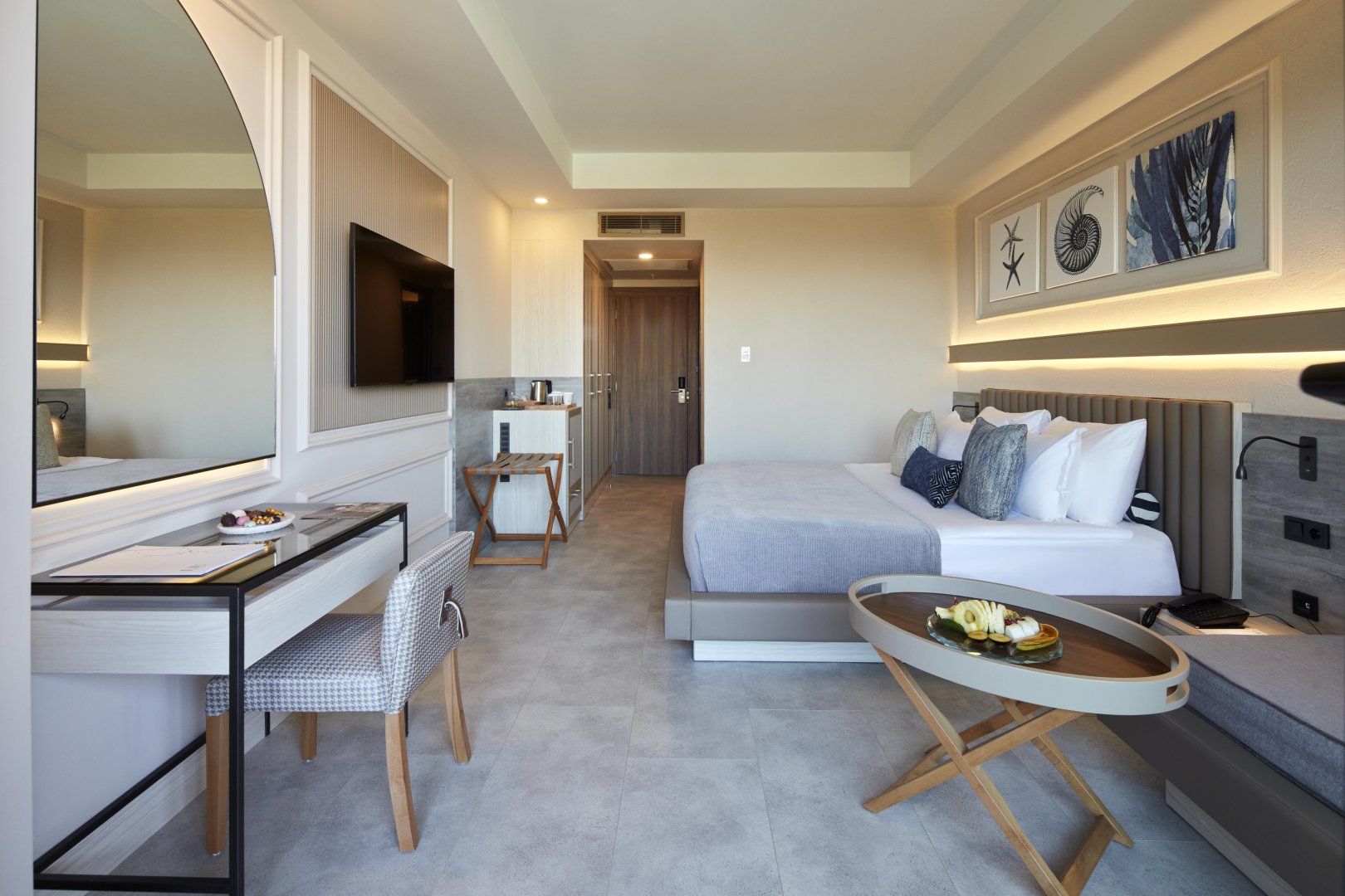 DELUXE POOL VIEW ROOM