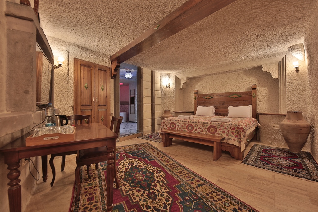 Family Cave Suite Room 