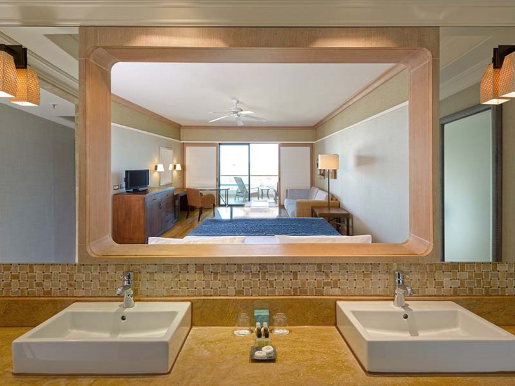 DELUXE LARGE LAND VIEW