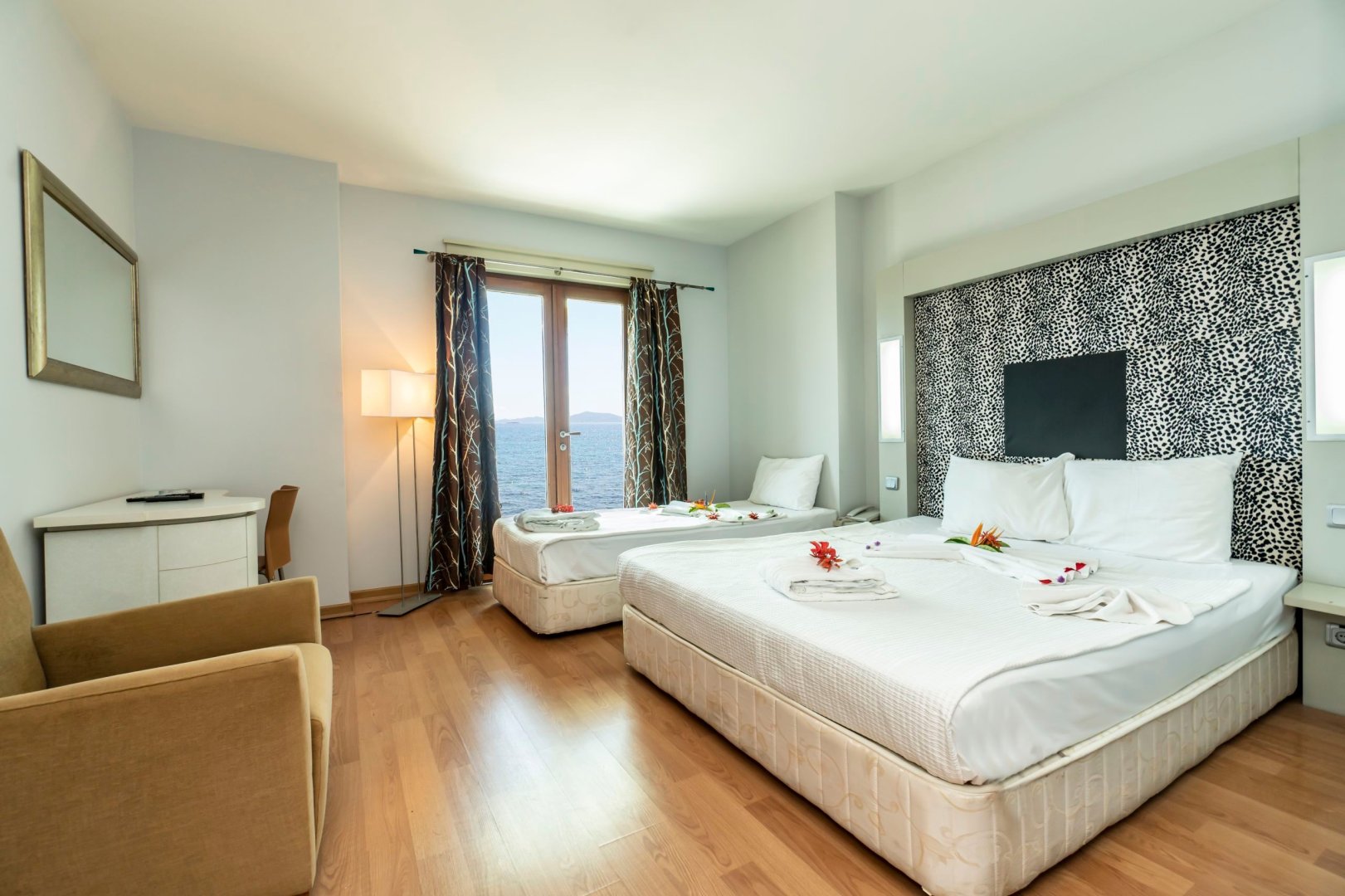 Standart deniz manzarali oda