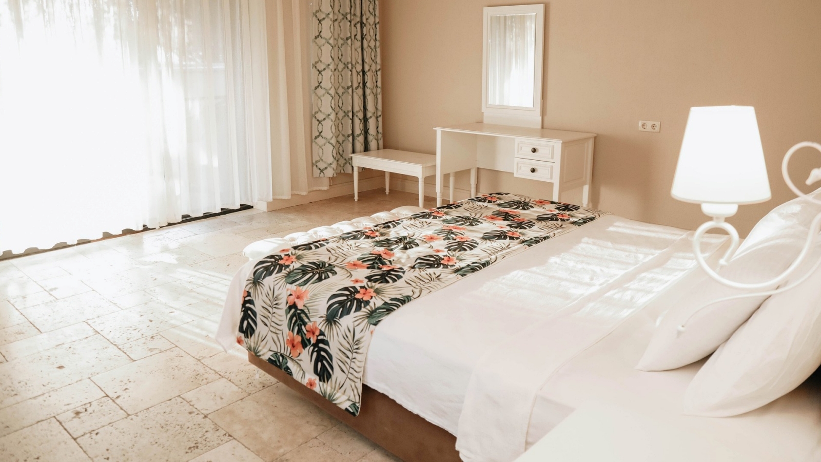 DELUKS DENİZ MANZARALI ODA