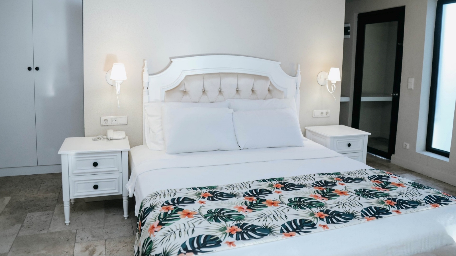 EXECUTIVE DENİZ MANZARALI ODA