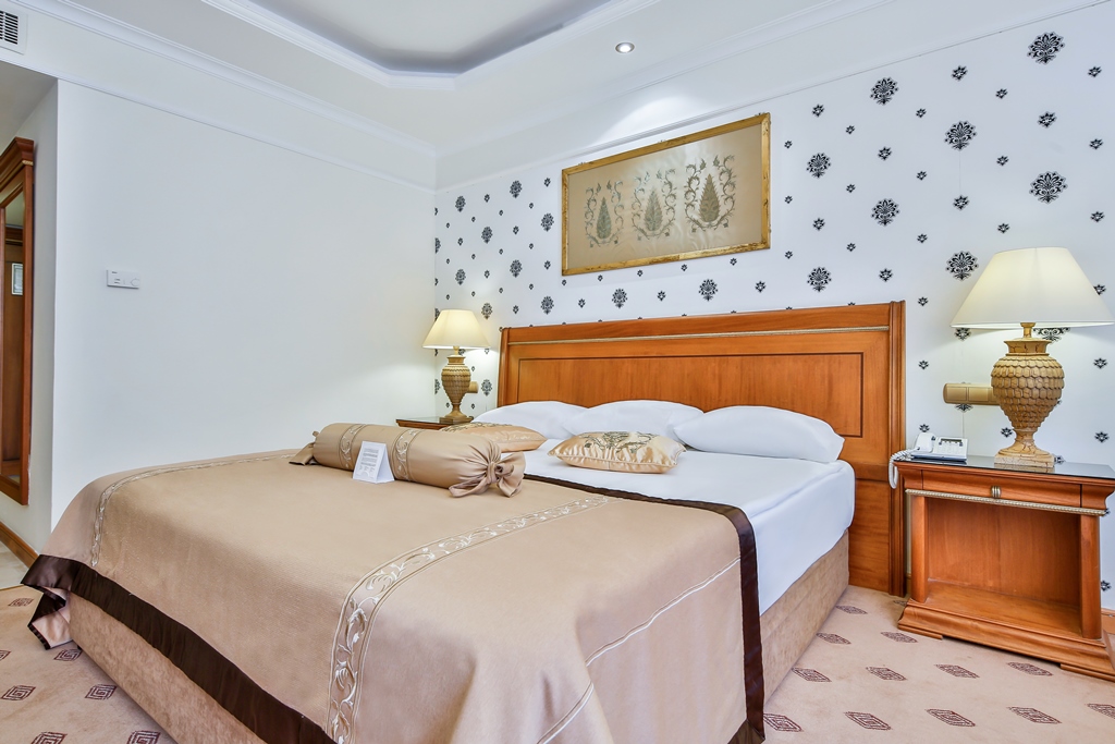 CLUB ROOM FOREST VIEW 