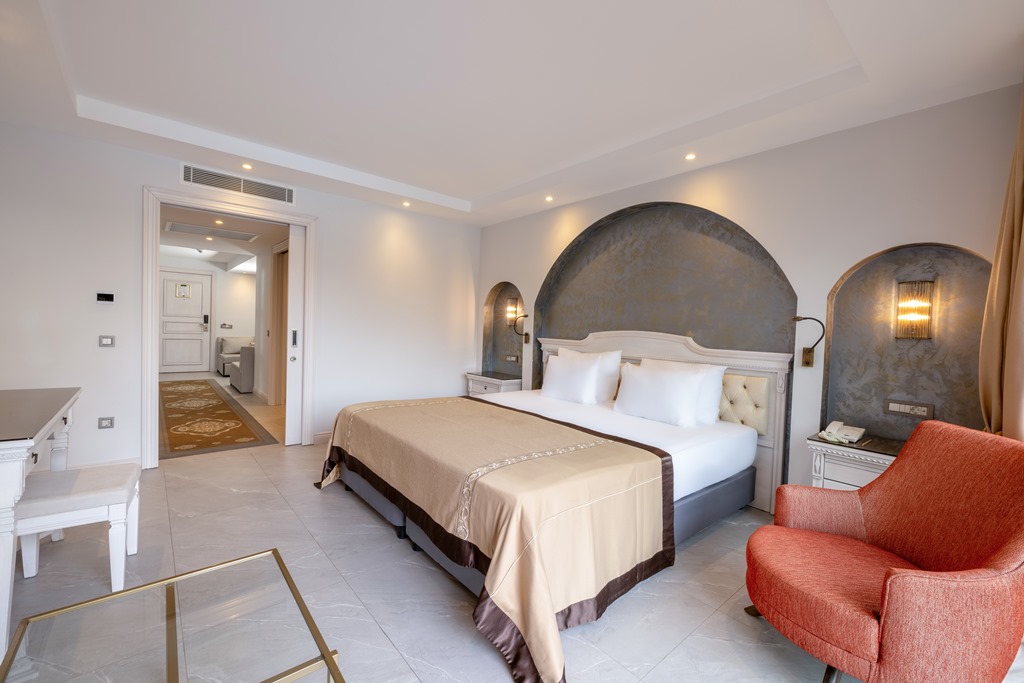 CLUB FAMILY SUITE SWIM-UP (SHARING POOL)