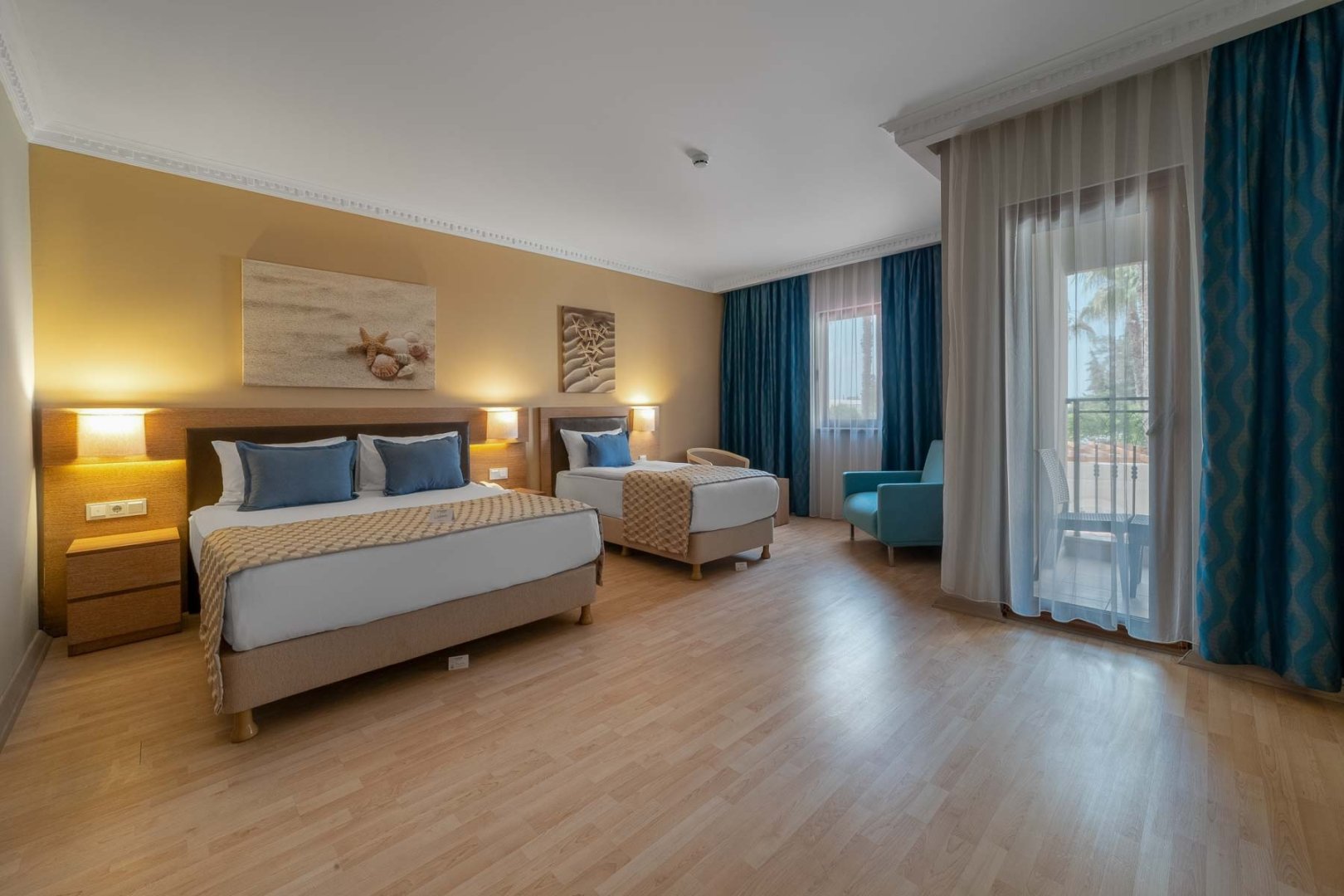 SUPERIOR ROOM POOL VIEW