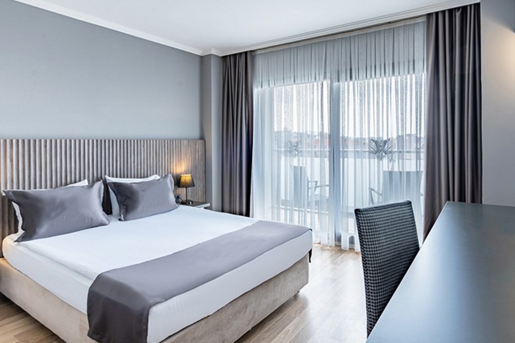 SUPERIOR ROOM SEA VIEW WITH BALCONY 