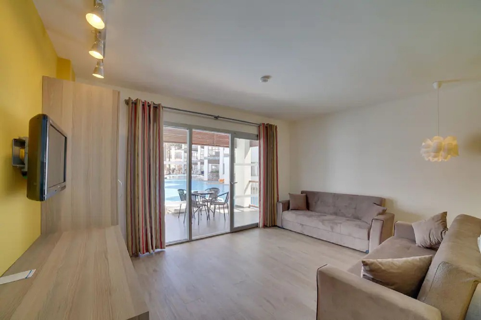 FAMILY ROOM TWO BEDROOM SWIM UP 