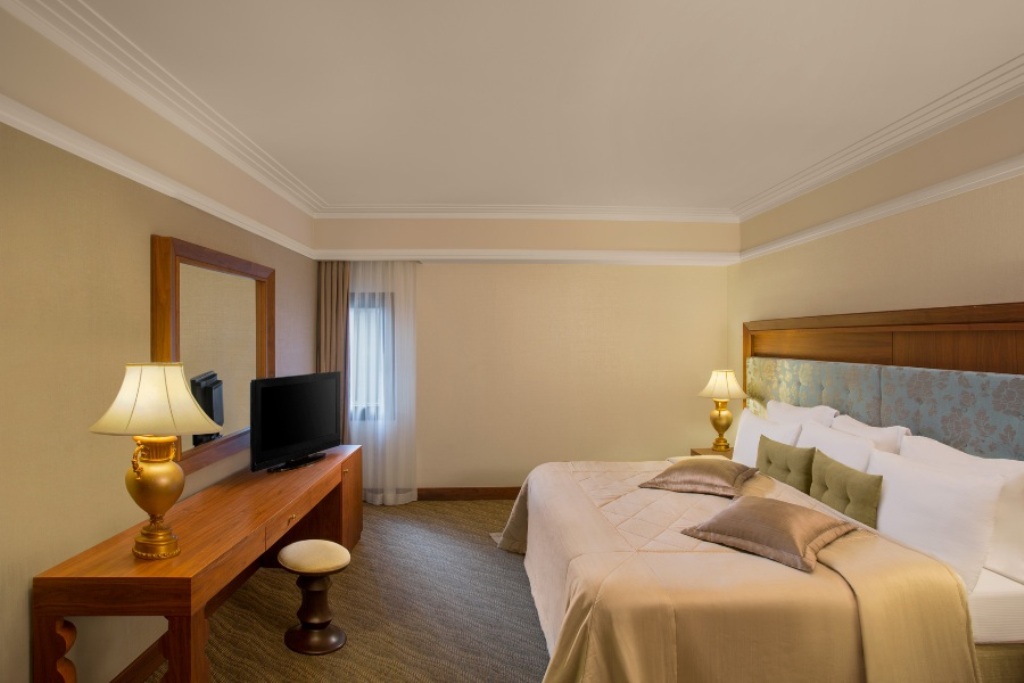 EXECUTIVE FLOOR FAMILY SUITE