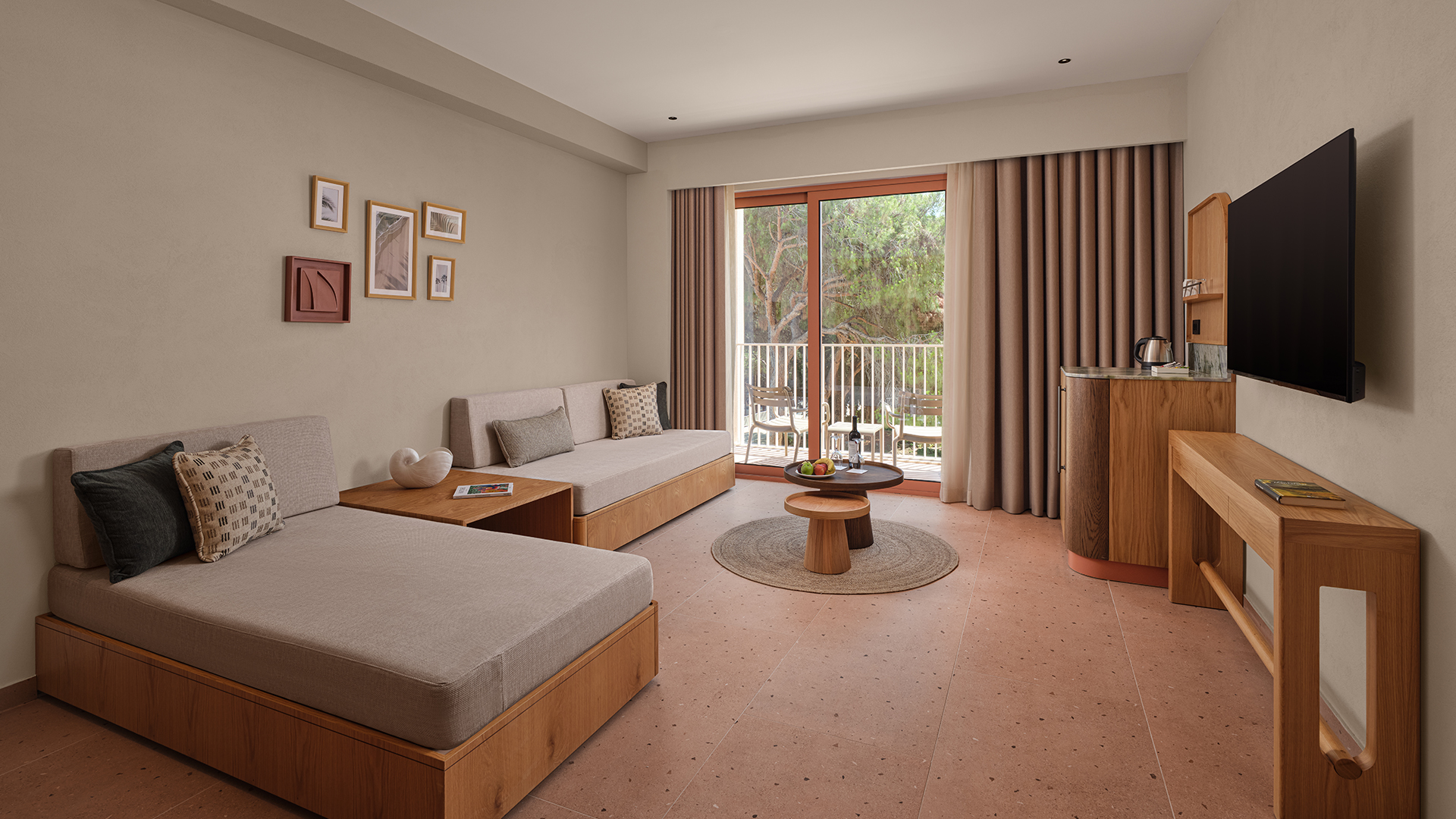 FAMILY SUITE MAIN BUILDING ROOM