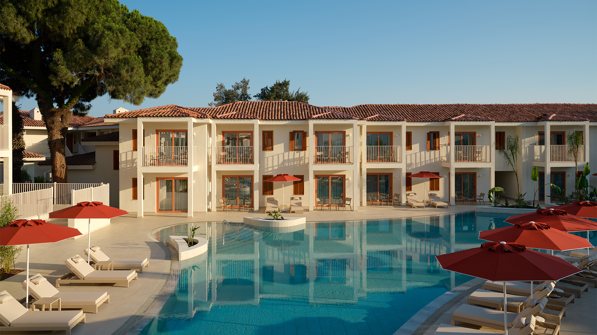 LAGOON PREMIUM SUITE DIRECT POOL ACCESS