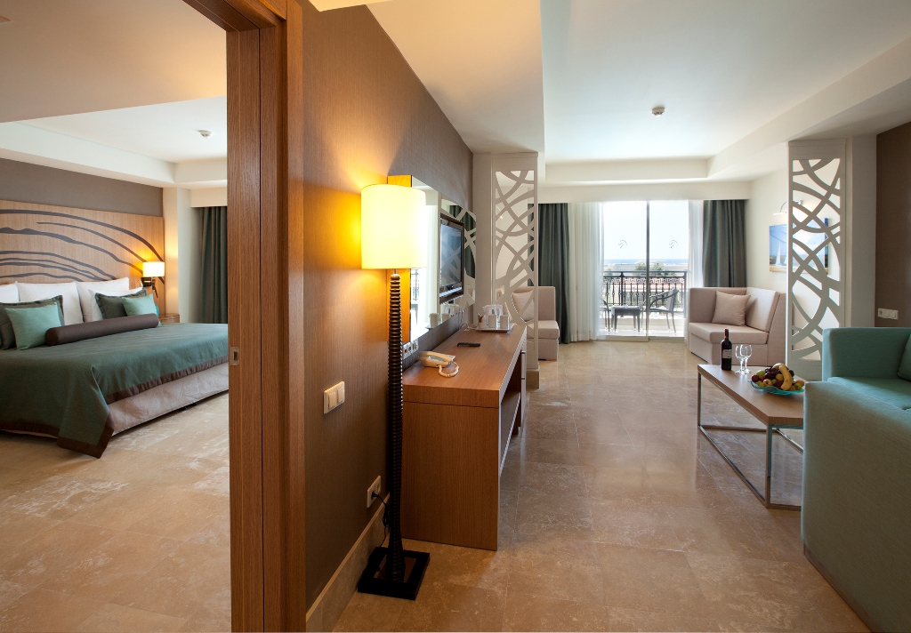 MAIN BUILDING FAMILY SUITE