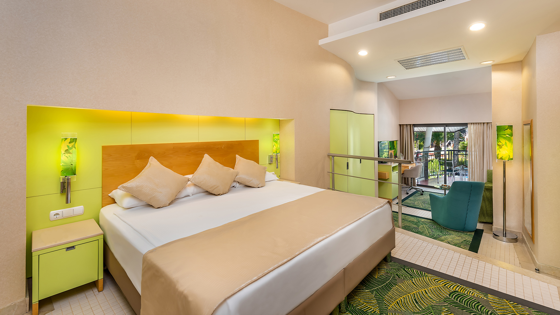 Junior Suite Swim Up (Direct Pool Access) (Anex Building) 